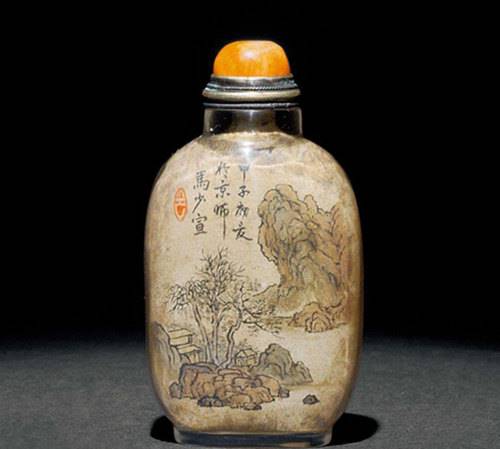 马少宣的内画壶早年已被欧美皇室贵族,各大博物馆及私人收藏家珍藏