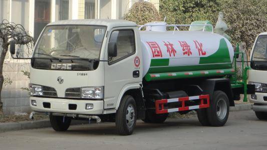 江南多利卡洒水车厂家报价