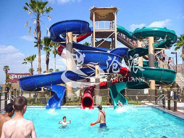 厂家直销水上游乐设备-水上滑梯设备-螺旋熊猫体育赛事合作滑梯(图1)