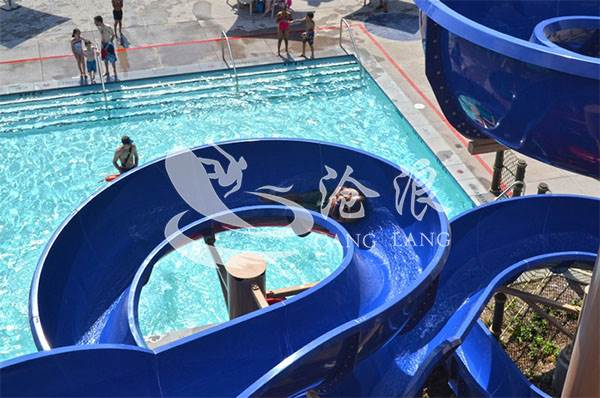 厂家直销水上游乐设备-水上滑梯设备-螺旋熊猫体育赛事合作滑梯(图3)