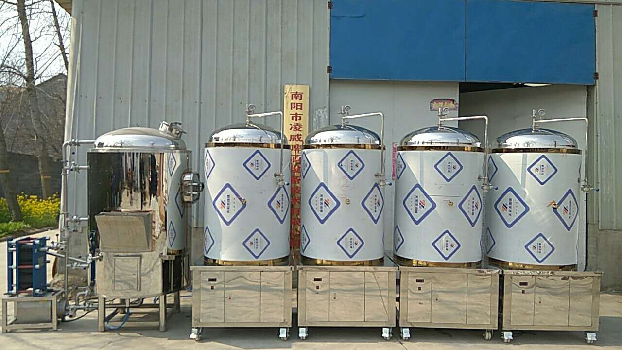 日产286升啤酒设备自酿啤酒小型啤酒设备