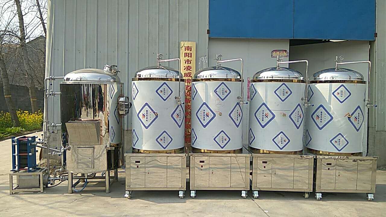 日产286升啤酒设备自酿啤酒小型啤酒设备