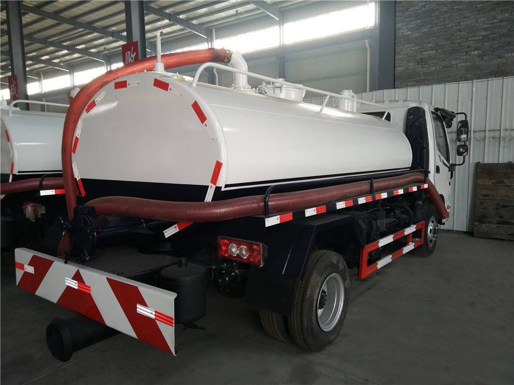 程力5立方吸粪车
