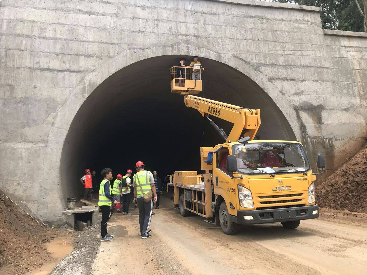 曲靖隧道检测车出租路灯维修车租赁车型齐全