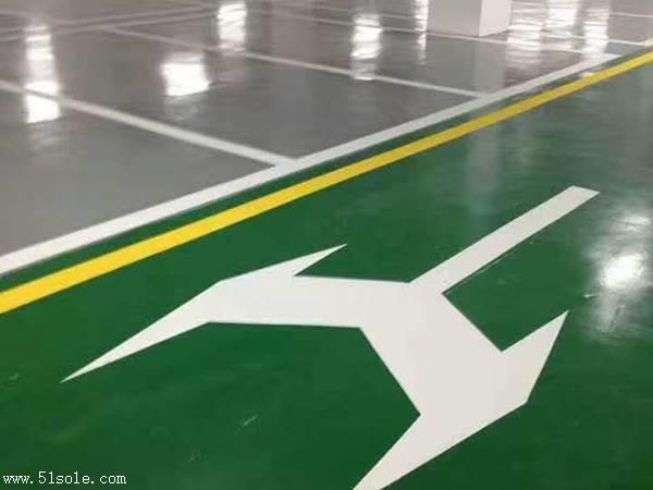 不管是在大型商场、小区,如今见得比较多的就是地下车库,这样可以节约空间,是多数开发商都会选择的一种模式。地下车库相对比较潮湿,在对其进行装饰时,要正确选择施工材料。地下车库地坪漆的出现,为消费者提供了新的选择,它具有很大的优势,可以满足消费者的不同需求。