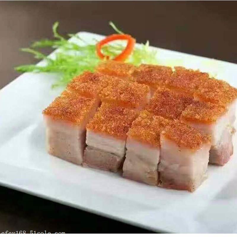 广东烧大猪以其皮黄酥脆、外焦里嫩、肥而不腻、久放长存闻名于世。历代是宫廷贡品,餐桌上的美味佳肴和馈赠礼品。深圳创富餐饮公司在工艺的基础上经过改良创新,不但使它的味道更加符合当代人的口味,而且也保留了它味道的独一性。就商户而言,我们简化了加工工艺流程,而且也对烤制设备做了改进,解决了烤制炉,大,操作复杂,成本高等技术难题。因此我们品质保证脆皮烤肉,是一个利润大,投资小,省时省力的好项目