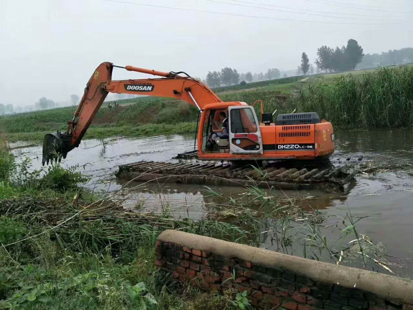 甘肃水陆挖机出租水挖租赁服务