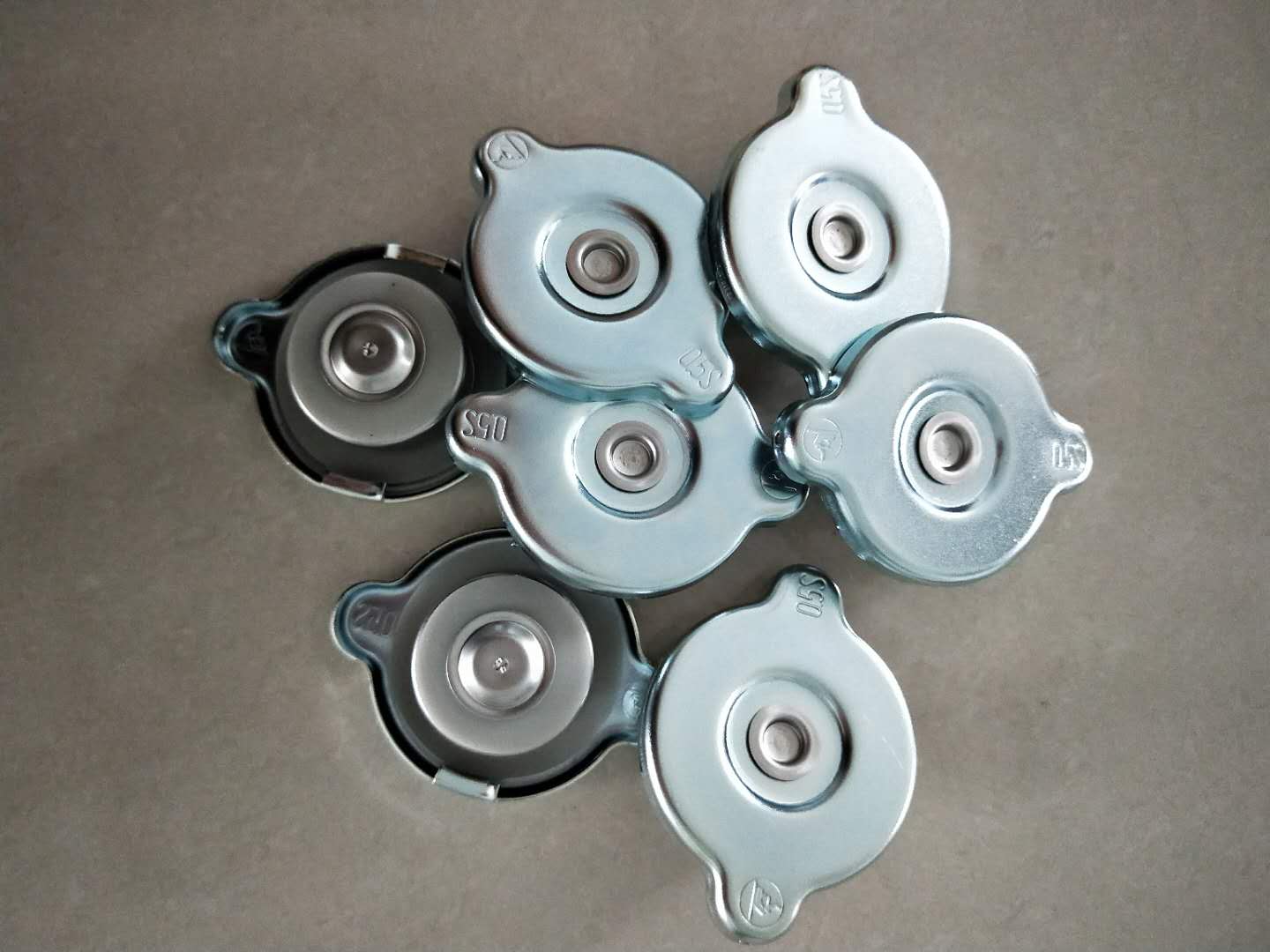 小松挖掘机PC300-7全新原厂水箱盖总