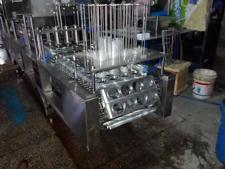 开模定制塑料杯自动豆浆灌装封杯机 酸奶灌