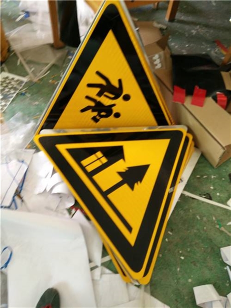 常规的公路标志牌制作规格大全