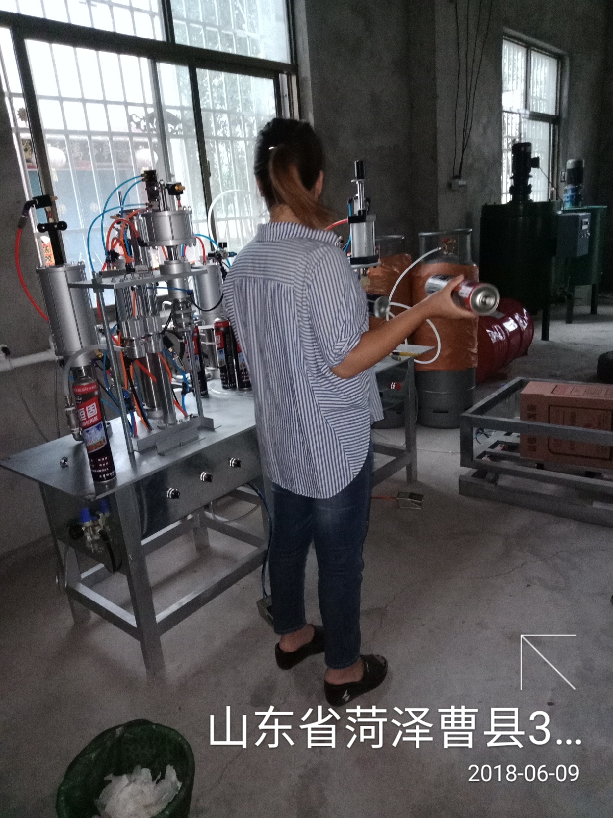 灌装900门窗胶泡沫剂罐装机