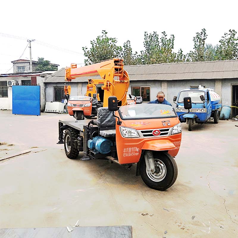 山西三轮车随车吊 河南3吨小型背树吊车