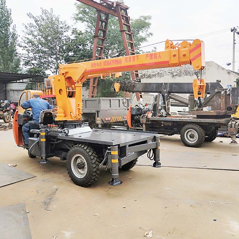 山西三轮车随车吊 河南3吨小型背树吊车