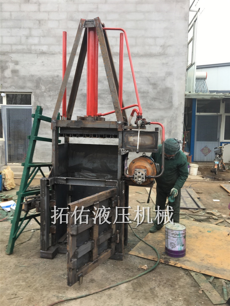 现货供应立式小型稻草液压打包机手动捆扎机