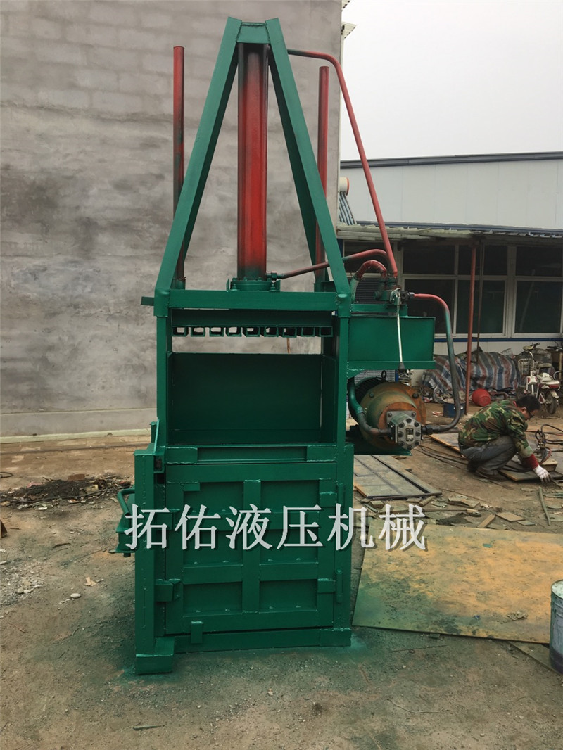 现货供应立式小型稻草液压打包机手动捆扎机