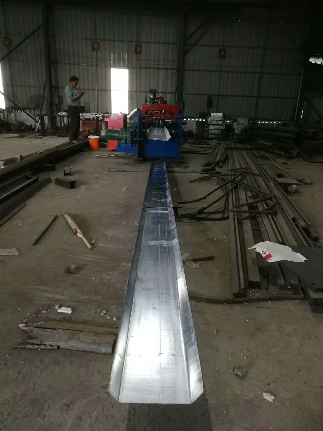 C型钢设备辊轧的C型钢成品具有良好的拉弯
