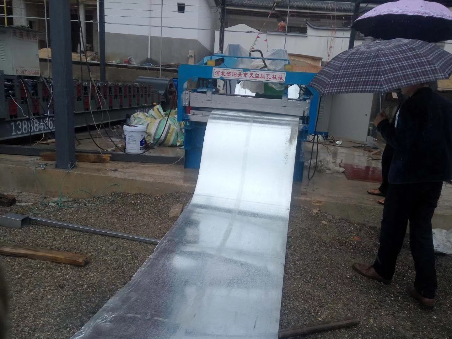 C型钢设备辊轧的C型钢成品具有良好的拉弯