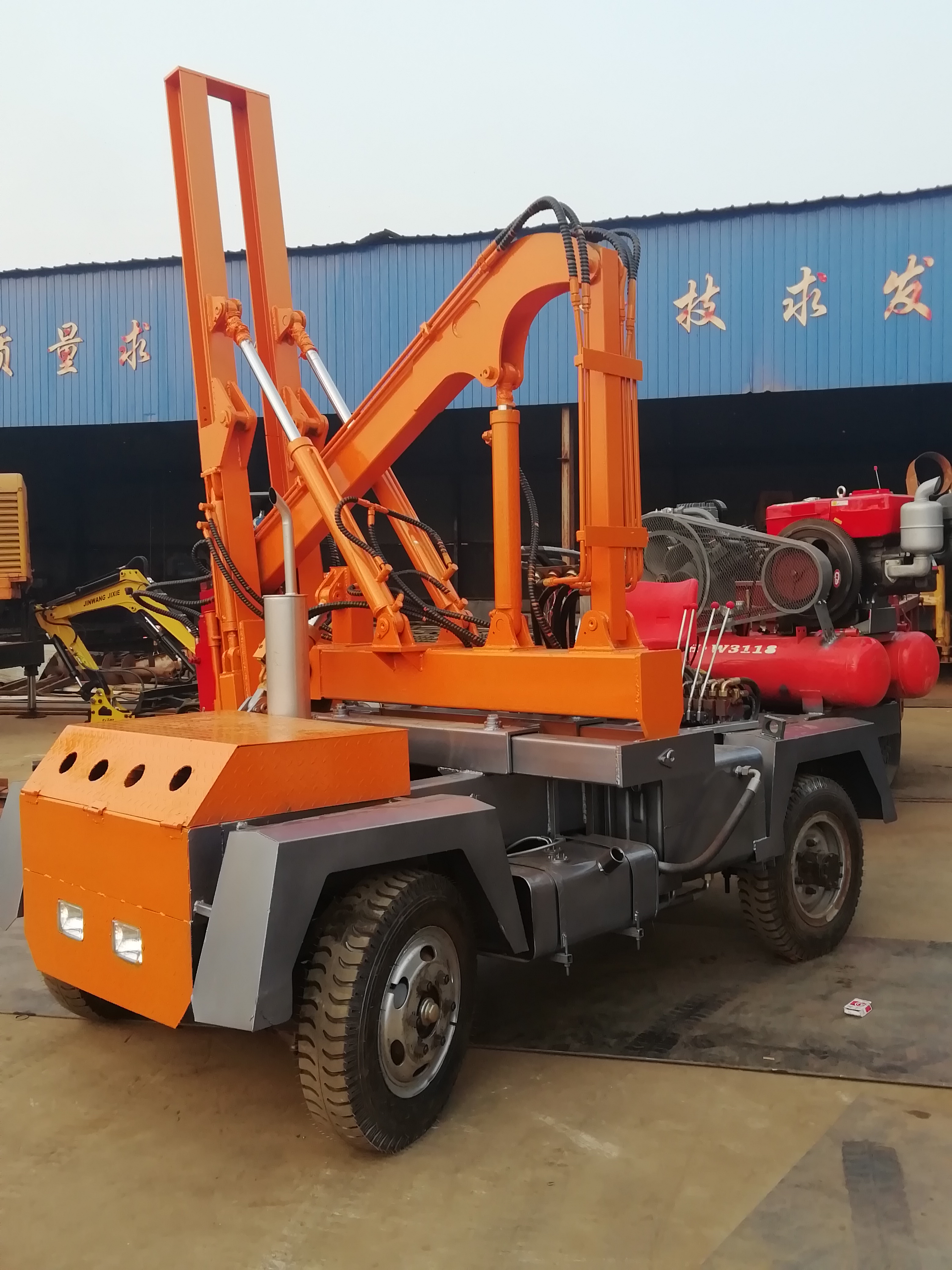 四轮装载式公路护栏打桩机 防撞护栏打桩机