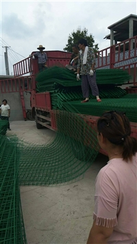 合肥现货批发双边丝护栏网  厂家定制公路护栏网 价格便宜