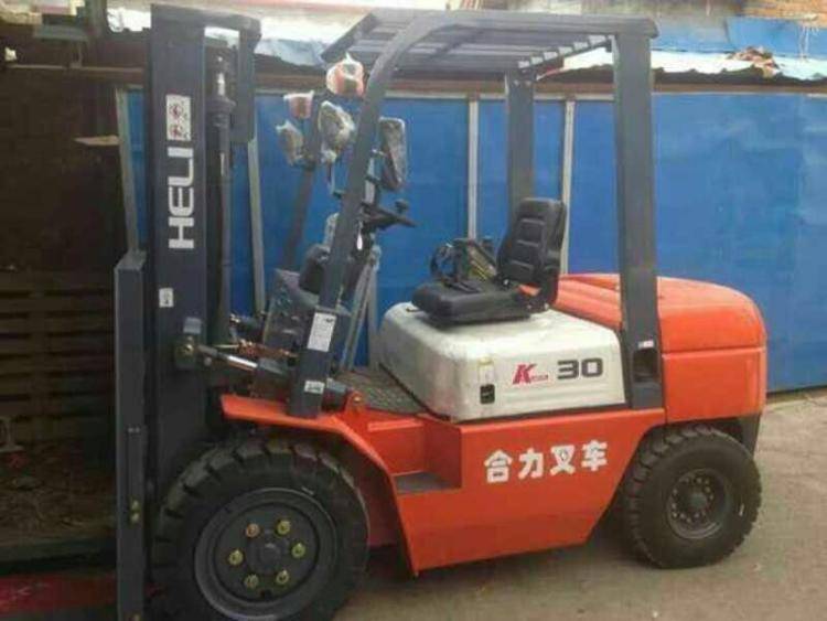 电动叉车和柴油叉车