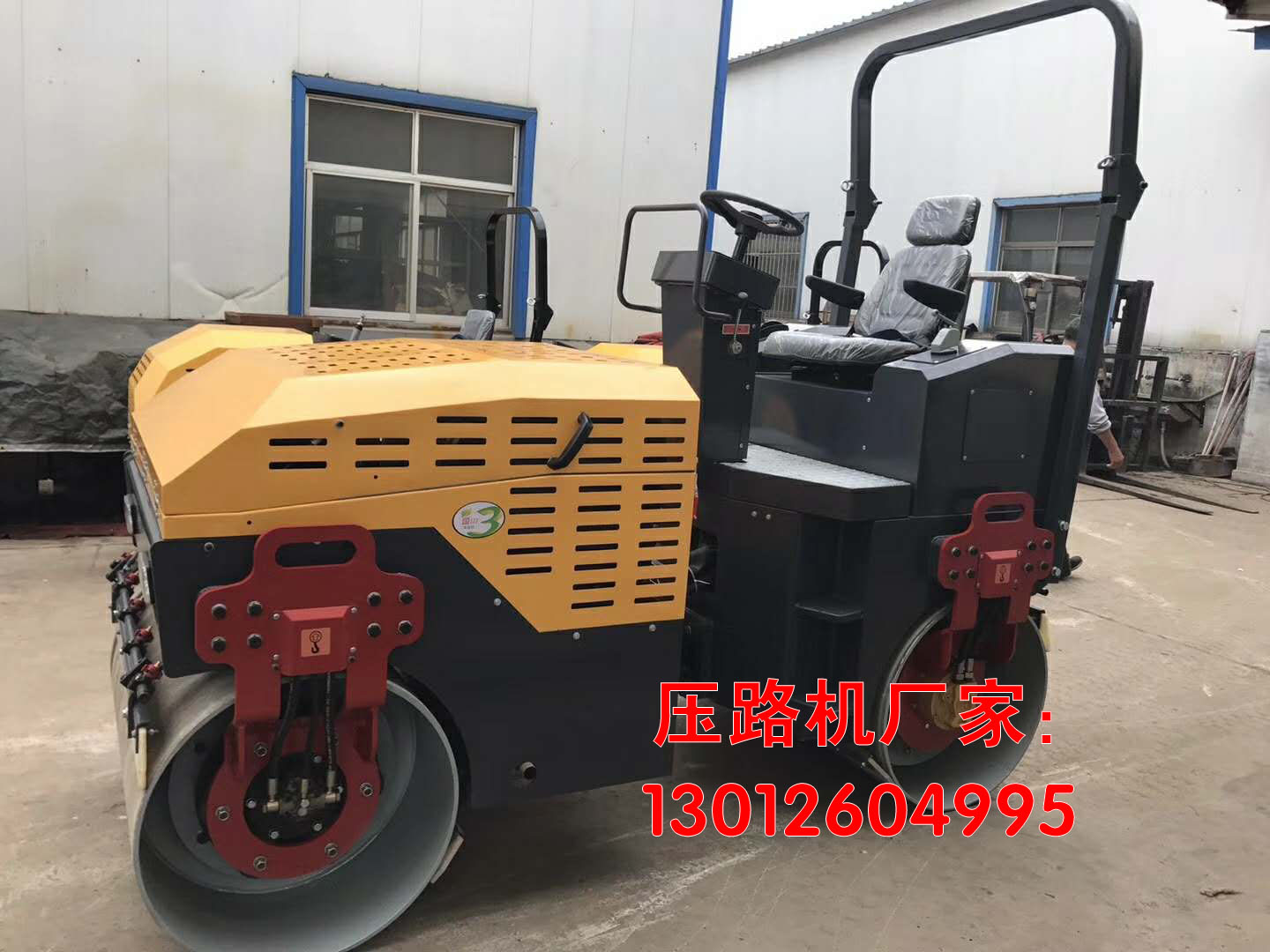 3吨全液压双驱双振压路机