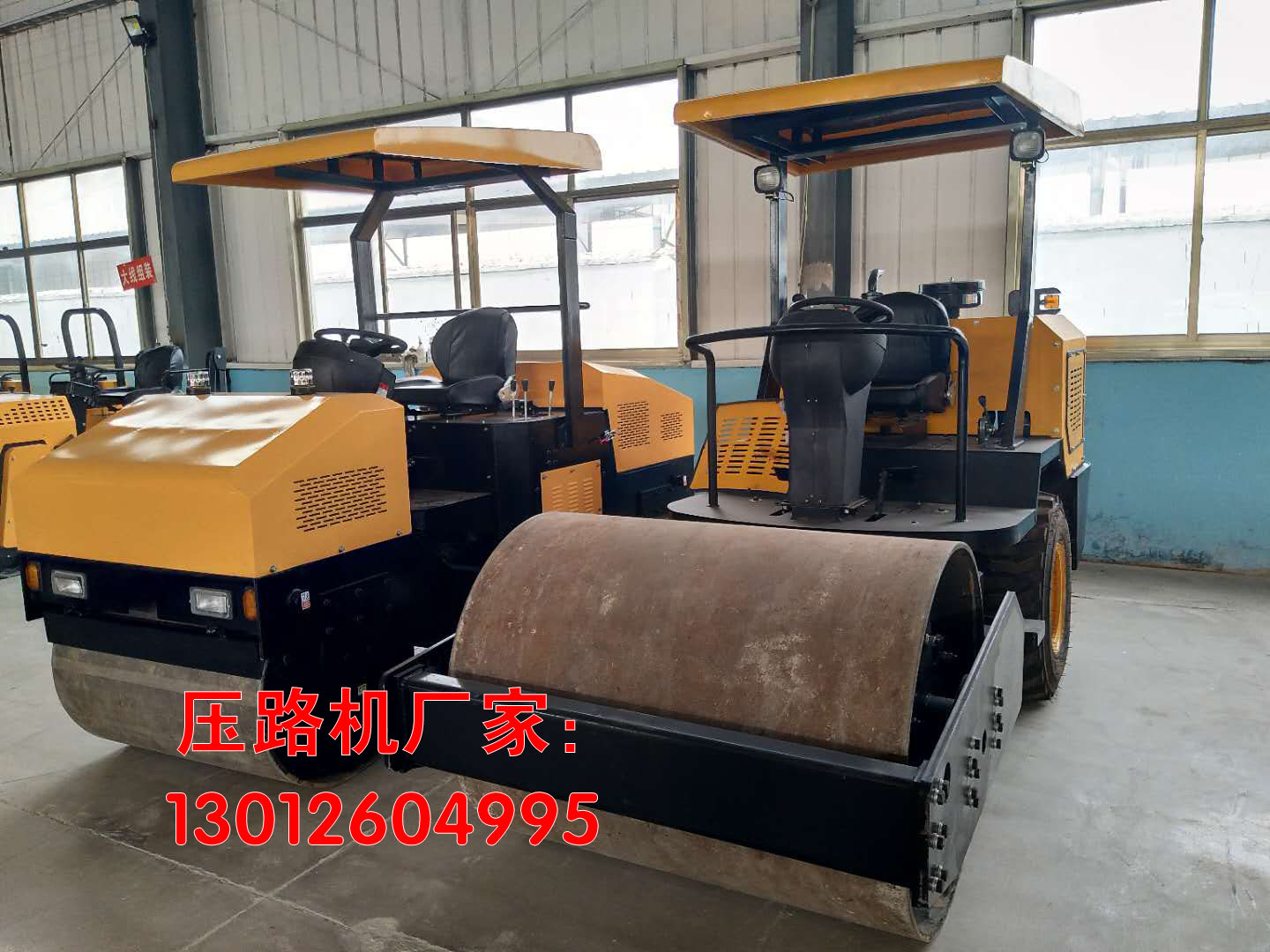 3吨全液压双驱双振压路机