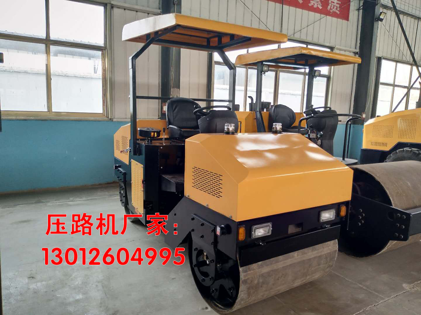 3吨全液压双驱双振压路机