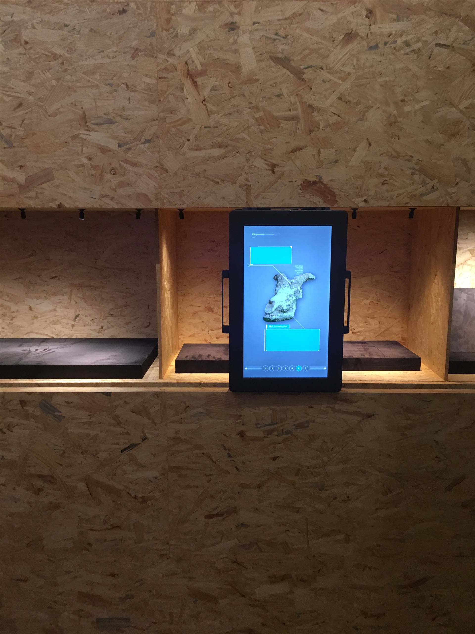 武汉32寸互动滑轨屏 参数列表