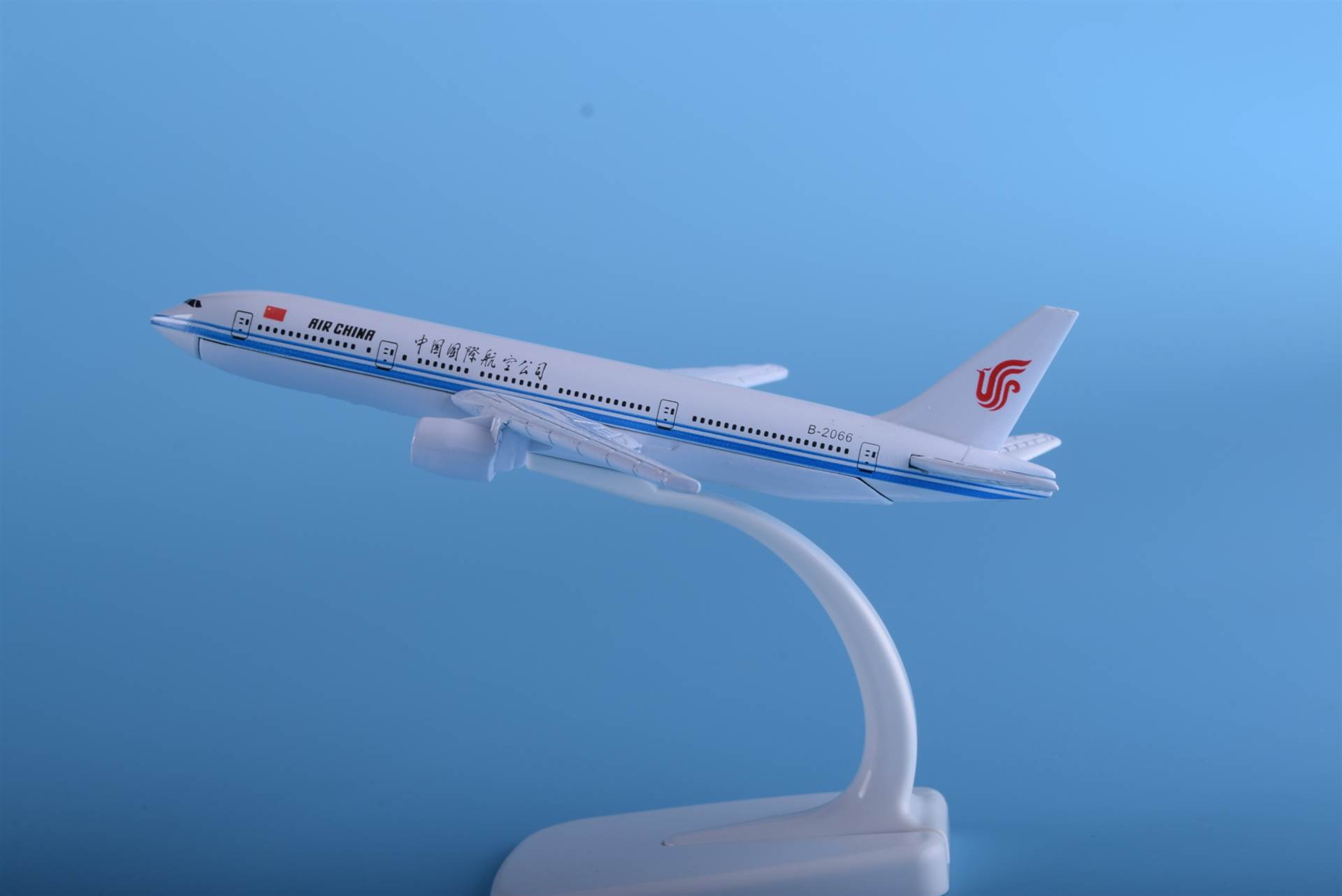 飞机模型波音777国航16厘米仿真模型礼品玩具办公用品