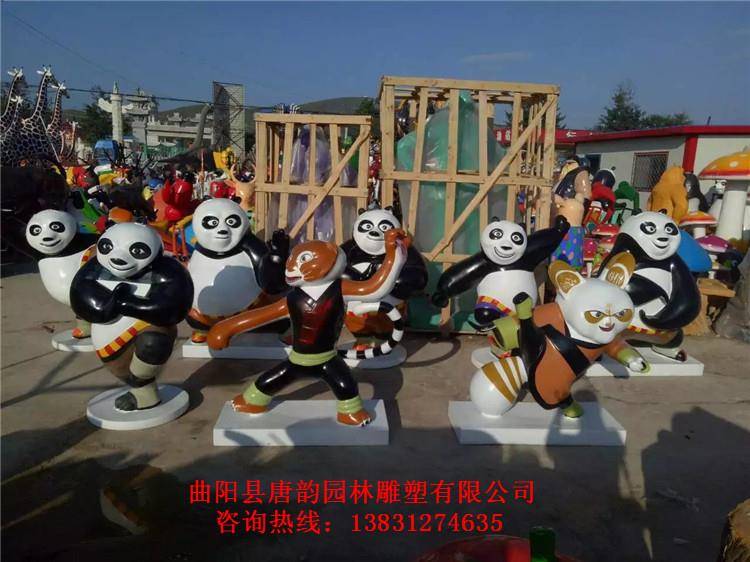 功夫熊猫雕塑，憨态可掬