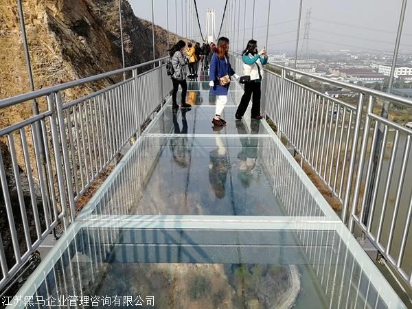 常州龙凤谷主营: 拓展团建 滑雪 漂流 休闲活动 玻璃桥 动物园