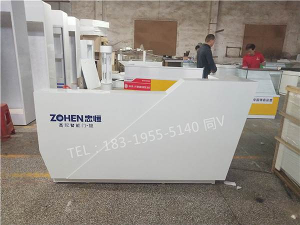 鹤岗东山厂家负责安装爱随智能指纹锁锁架展示柜