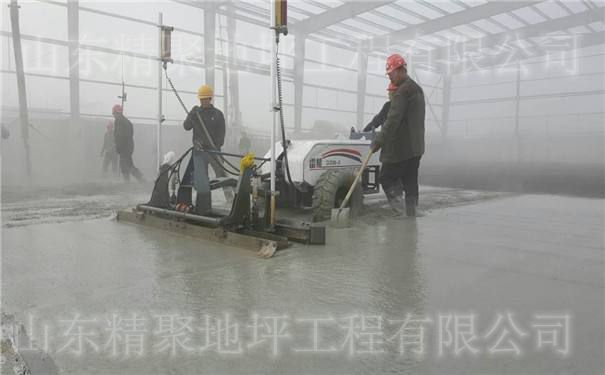 山东精聚手扶式激光整平机整平技术
