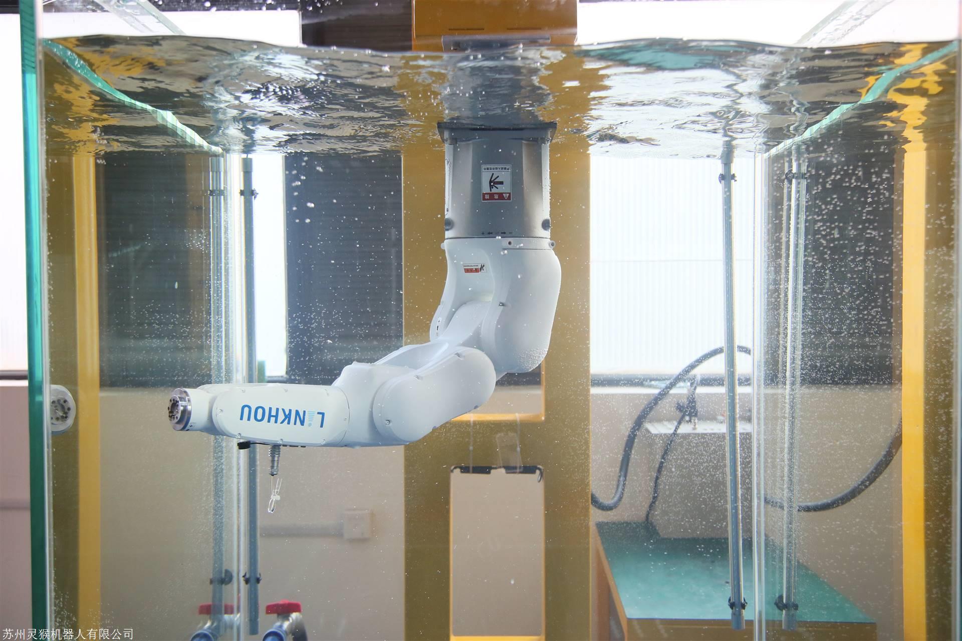 灵猴机器人IP68等级验证成功