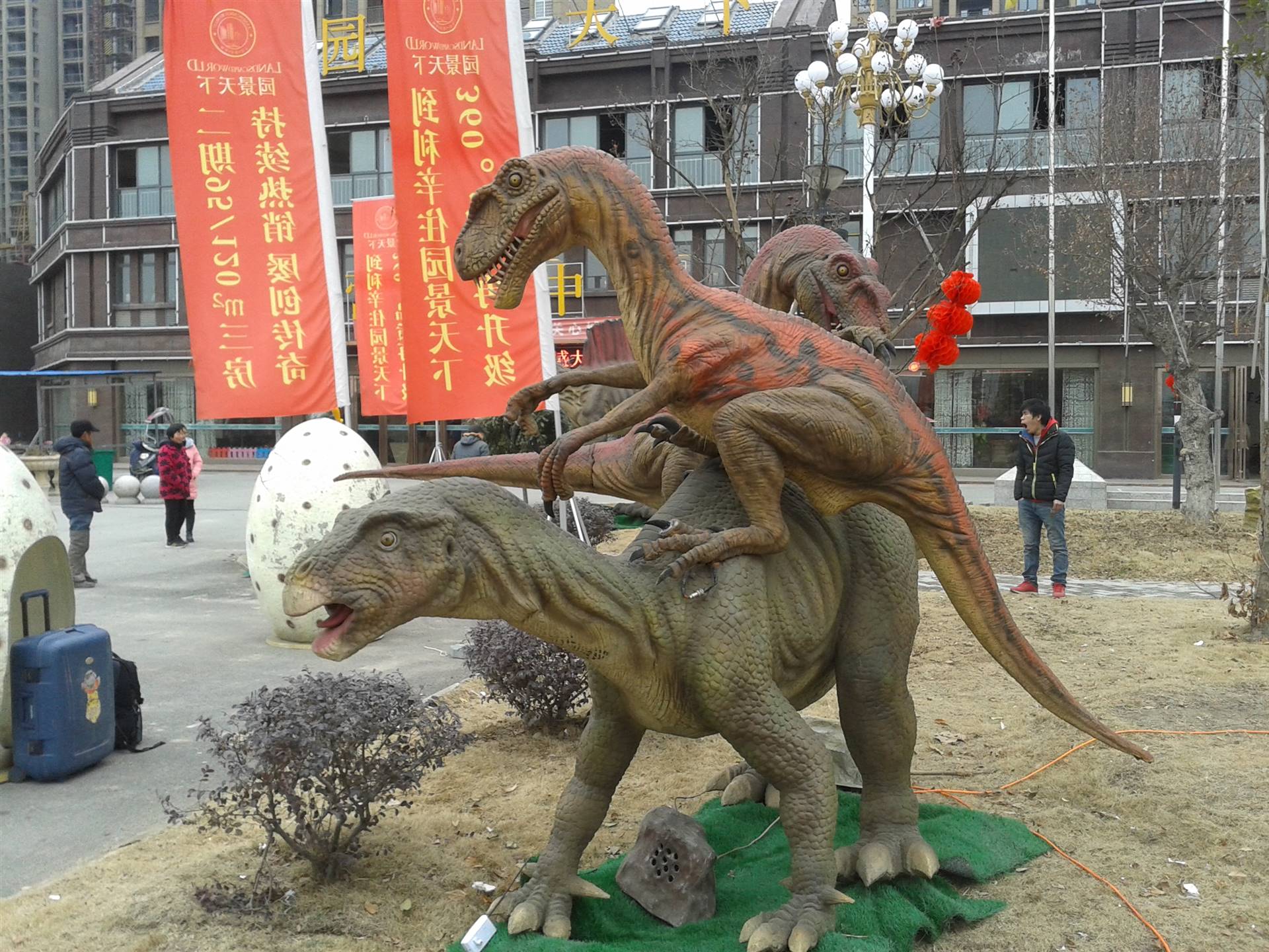 火爆来袭恐龙出租