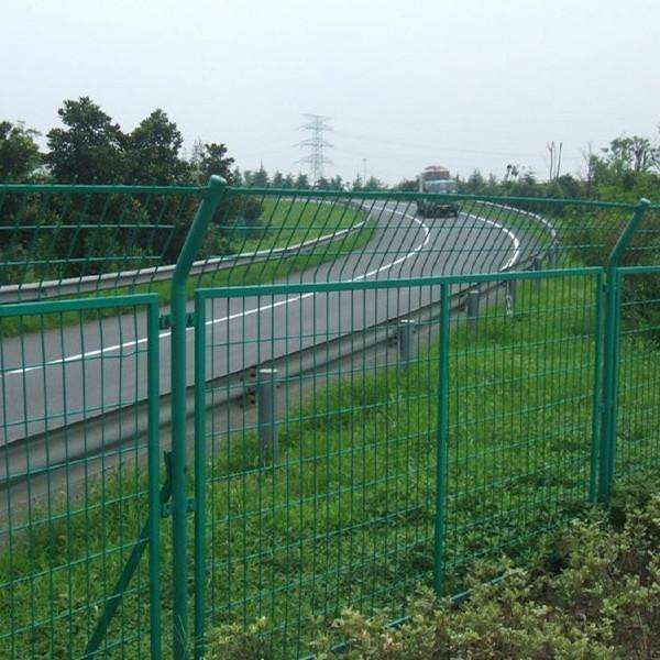 汉中市公路护栏网铁路防护栅栏价格