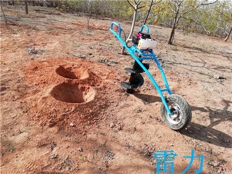 手扶式栽树苗挖坑机器新设计