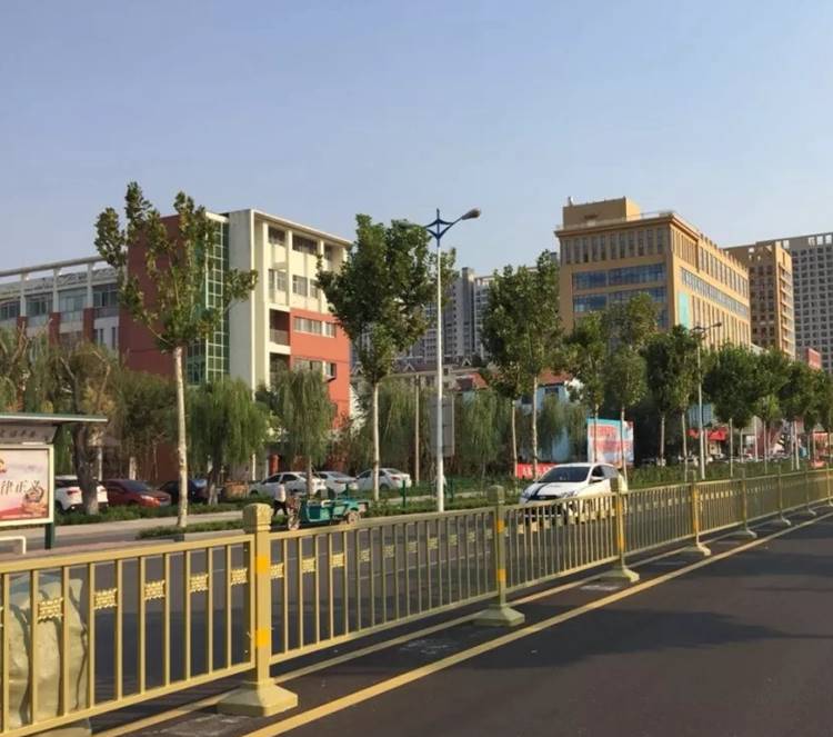 北京长安街护栏不锈钢土豪金防撞栏生产厂家