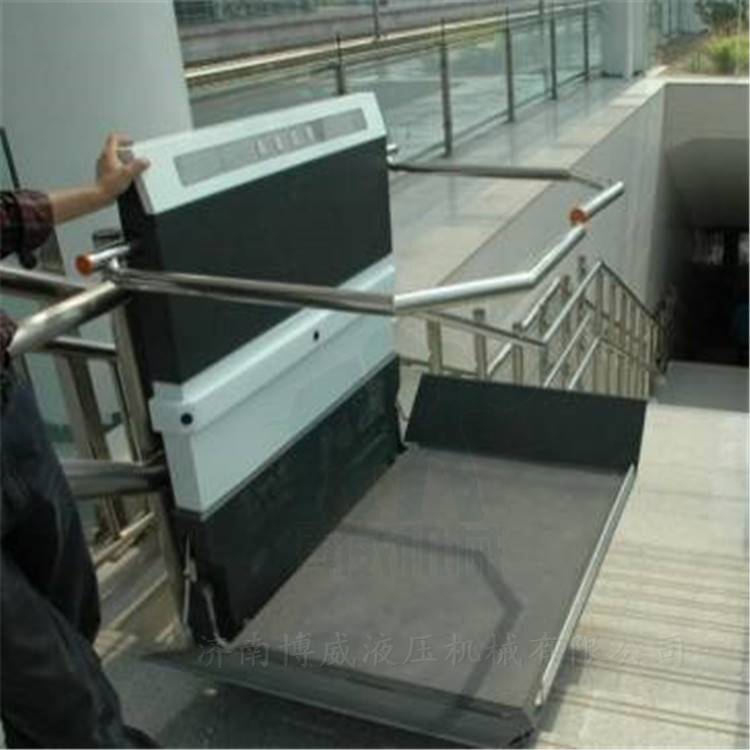 克拉玛依斜挂式楼梯升降平台
