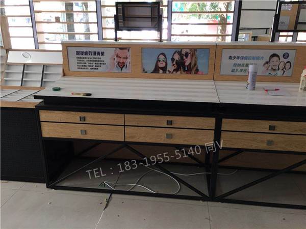 山西朔州鞋柜隐形眼镜展示架附近有做柜台的厂家吗