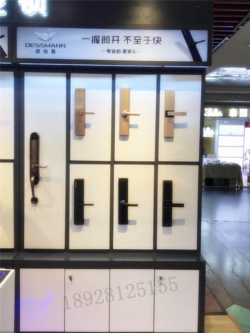 已经毁伤了展示柜漆面,指纹锁展示柜展柜设计效果图不要用粗布或者旧