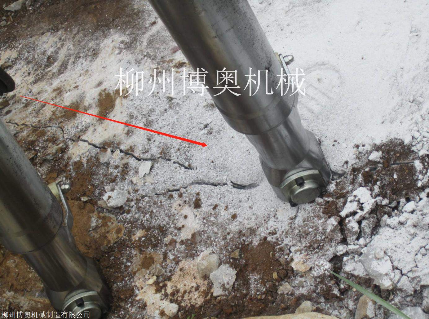 液压劈裂机矿区岩石劈裂