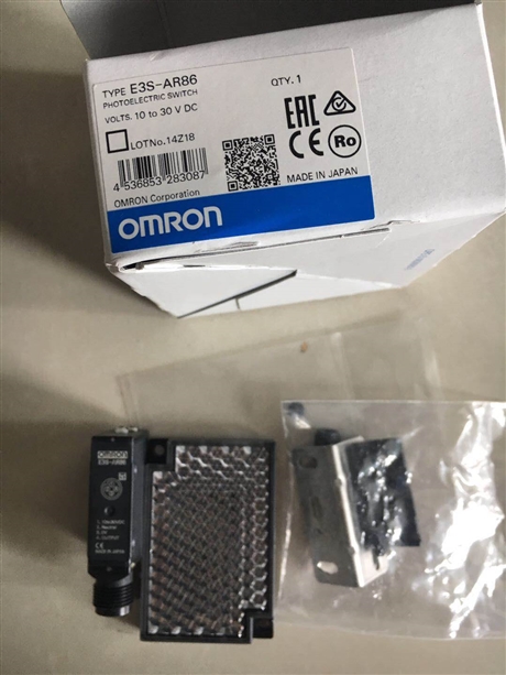 E2E-X10ME1 2M，实物图日本欧姆龙光电传感器