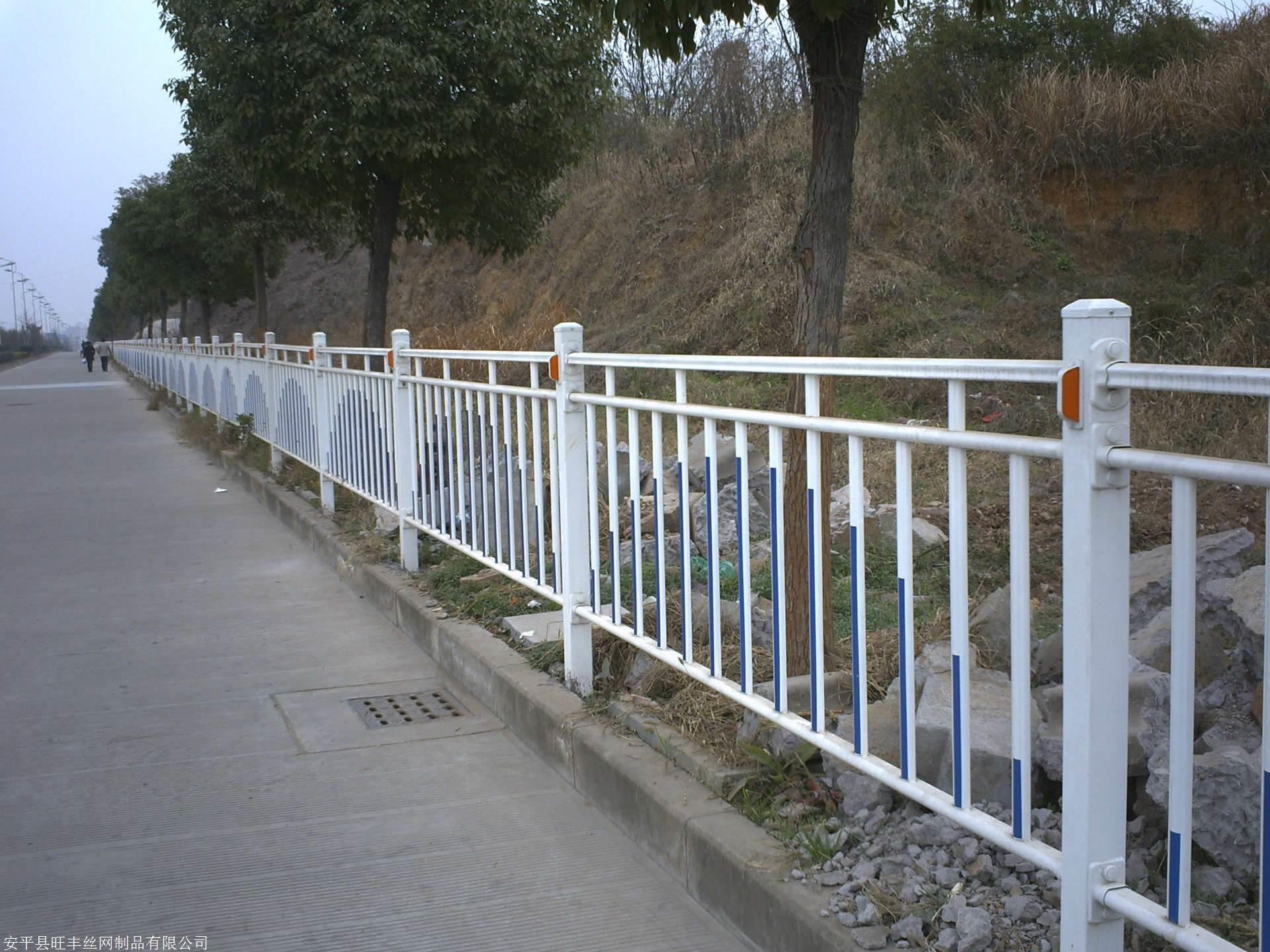 市政道路护栏双向防攀爬护栏多钱一米