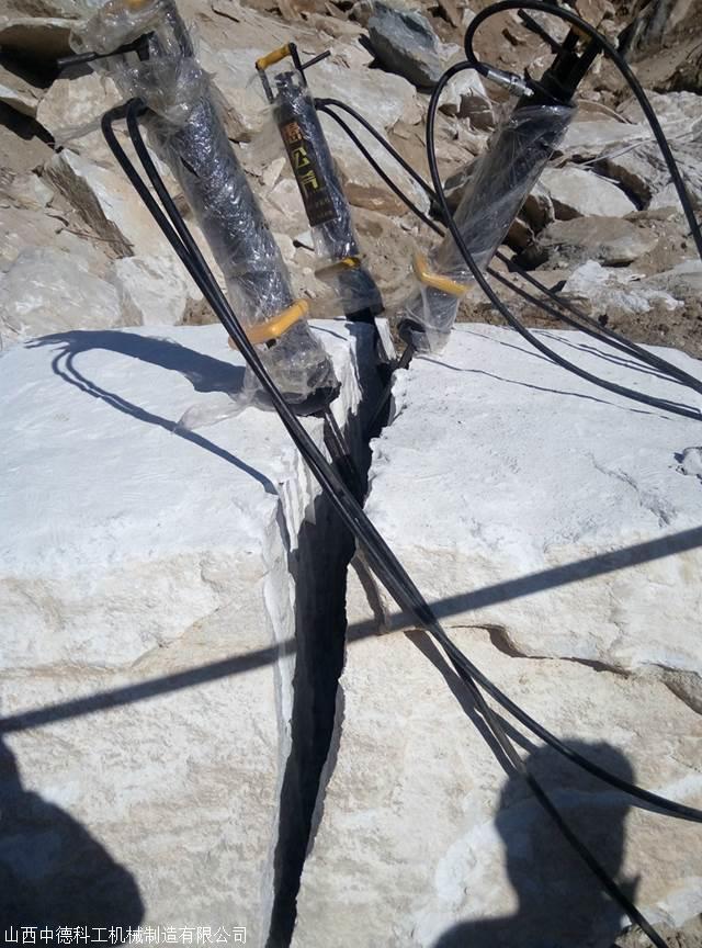大型液壓巖石劈裂機(jī)