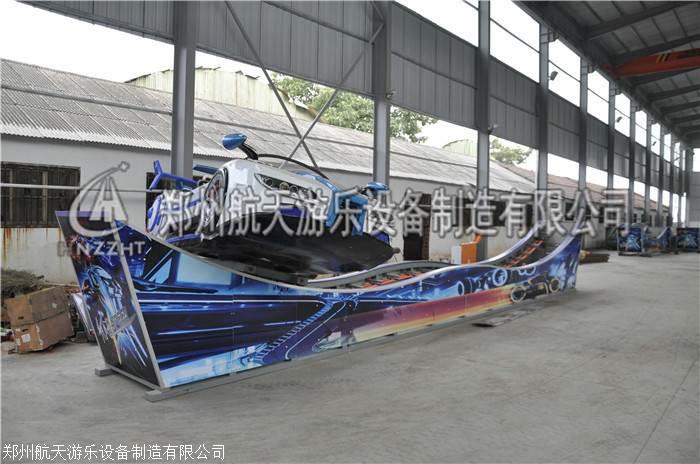 笑喷！男子穿大本钟跑马拉松却被卡在终点