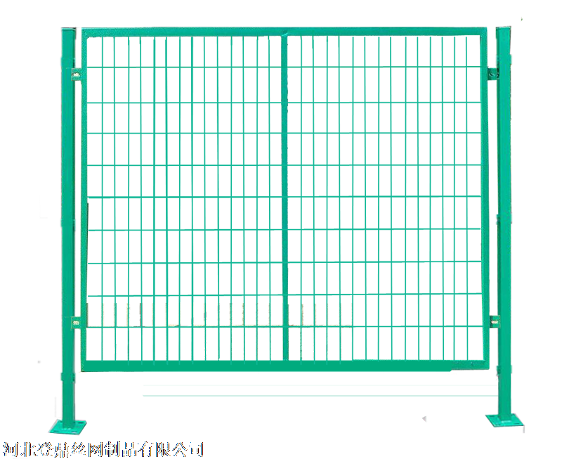 白色背景深圳铁丝网围栏防护设施车间隔离网