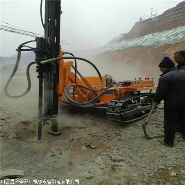 辽宁朝阳花岗岩矿山开挖岩石裂石器