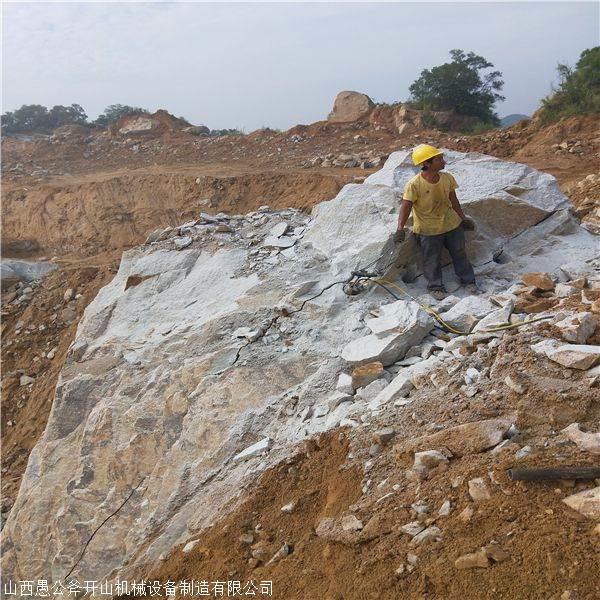 江苏江阴公路边坡岩石拆除代替炮锤破裂机器 岩石凤凰彩票app手机版机