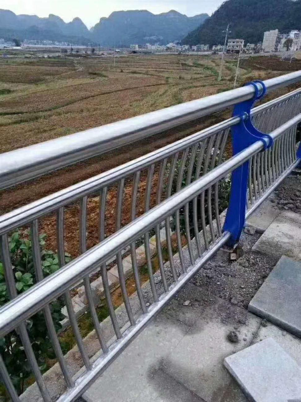 不锈钢桥梁护栏费用图片